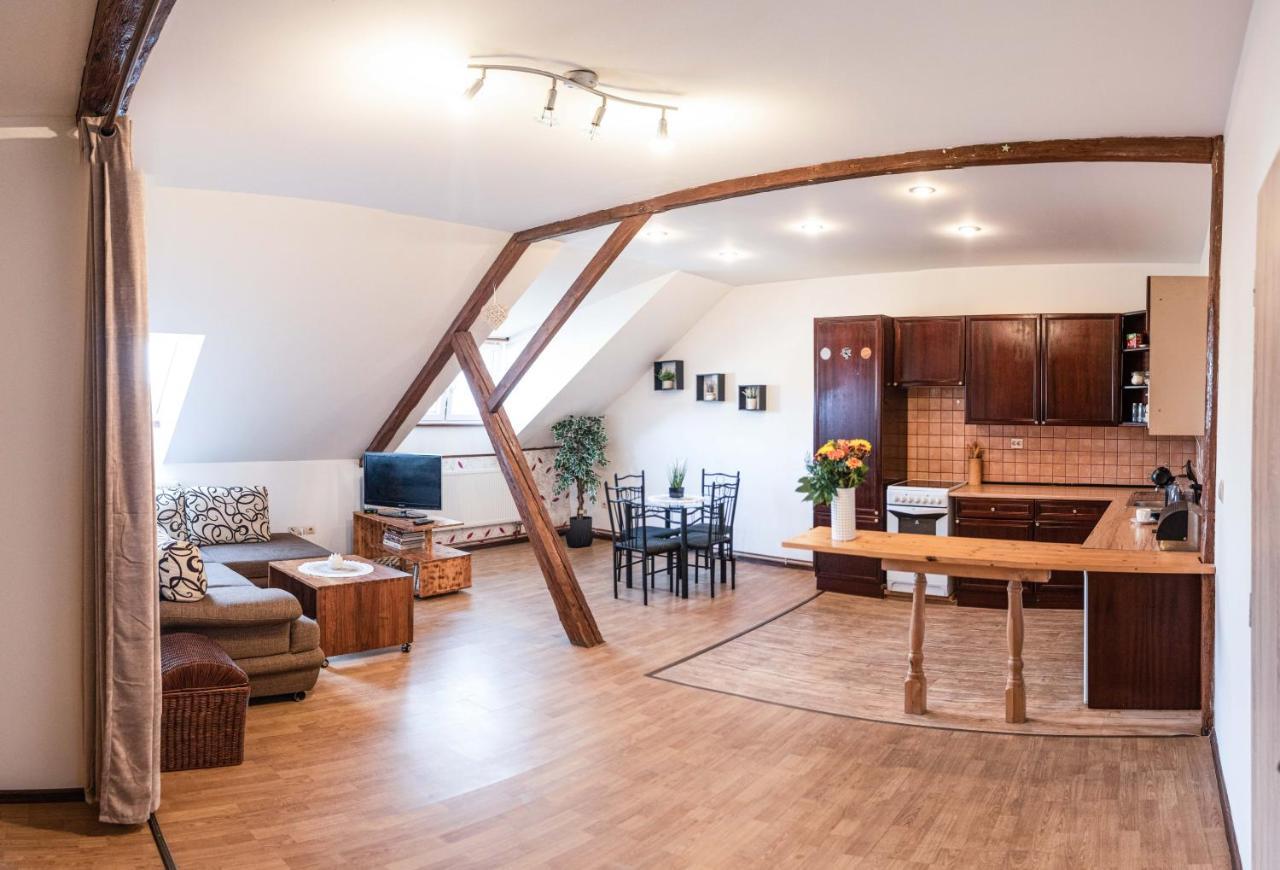 Podkrovni Apartman S Vyhledem Na Namesti Lomnice nad Lužnicí Buitenkant foto