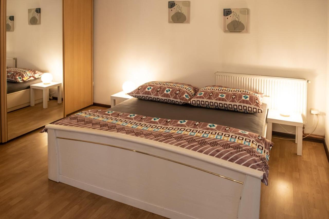 Podkrovni Apartman S Vyhledem Na Namesti Lomnice nad Lužnicí Buitenkant foto